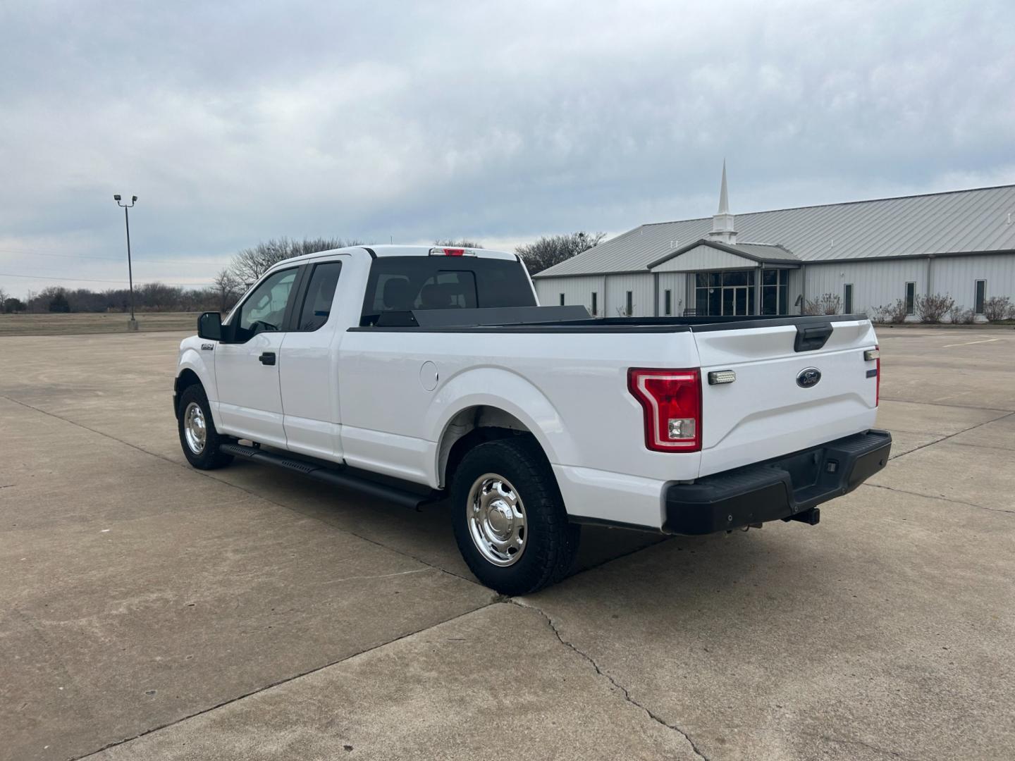 2017 White /Gray Ford F-150 XLT SuperCab 8-ft. Bed 4WD (1FTEX1EF4HK) with an 5.0L V8 OHV 16V engine, 6-Speed Automatic transmission, located at 17760 Hwy 62, Morris, OK, 74445, (918) 733-4887, 35.609104, -95.877060 - Photo#6